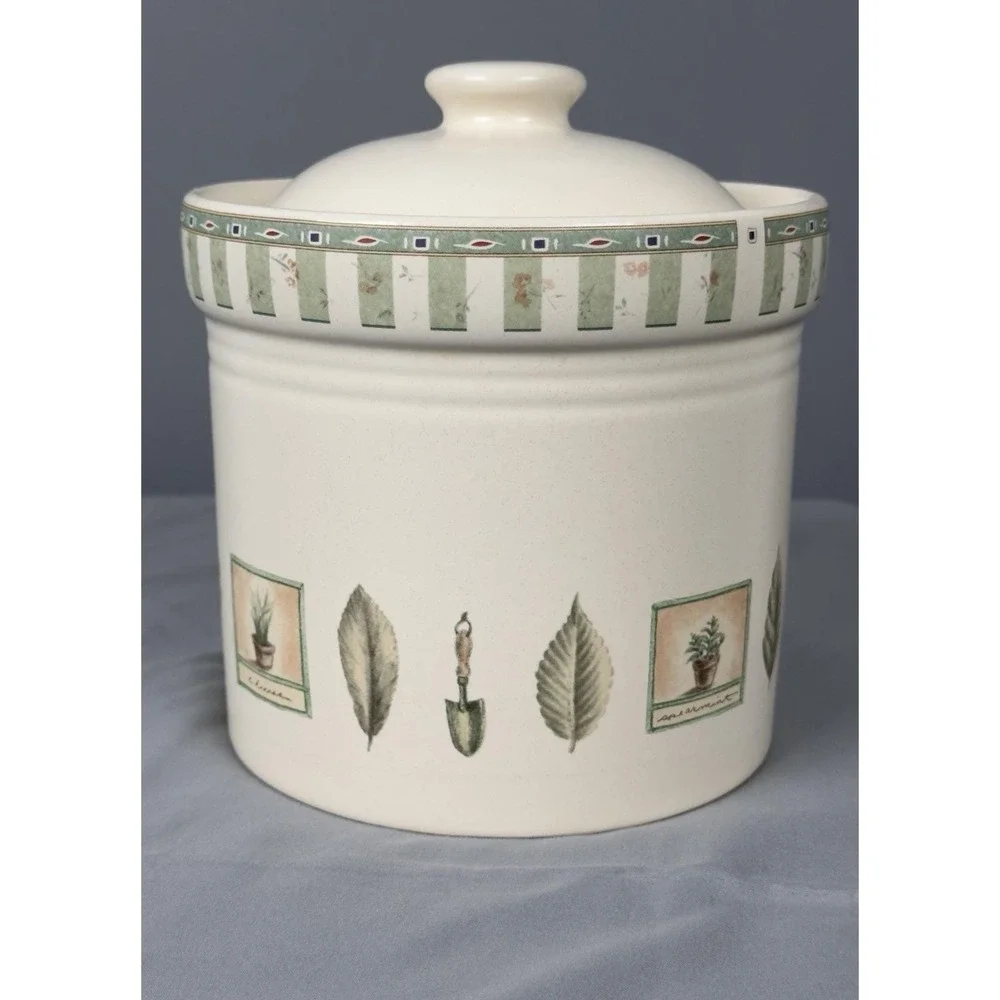 Pfaltzgraff Naturewood Spearmint‎ Small Canister Sealed Lid Clean Repaired Chip